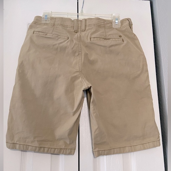 Lucky Brand Men’s Saturday Stretch size 30 tan shorts - Picture 2 of 8